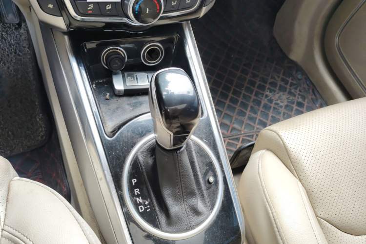 Used Zotye Domy X5 2017 Upgraded Model 1.5T CVT Landlord Edition Gear Lever