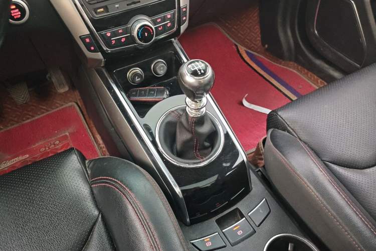 Used Zotye Domy X5 2017 Upgraded Model 1.5T Manual Luxury Edition Gear Lever
