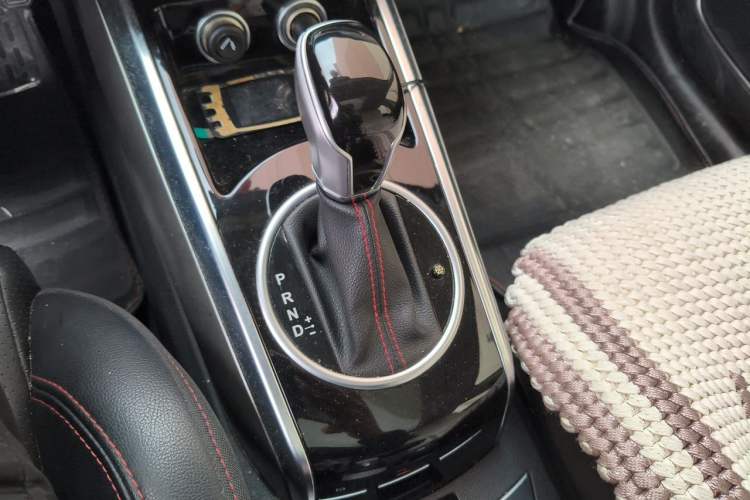 Used Zotye Domy X5 2017 Upgraded Model 1.5T CVT ZhiXian Edition Gear Lever