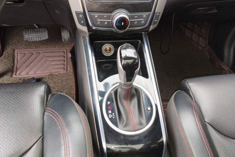 Used Zotye Domy X5 2017 Upgraded Model 1.5T CVT ZhiXian Edition Gear Lever