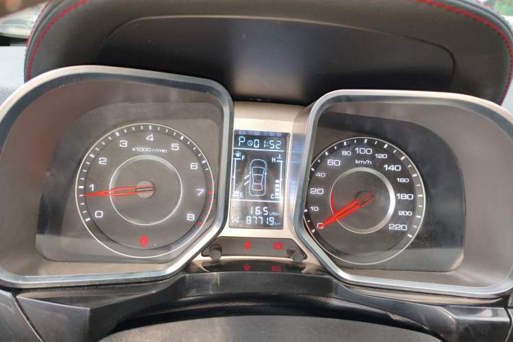 Used Zotye Domy X5 2017 Upgraded Model 1.5T CVT ZhiXian Edition Instrument Cluster
