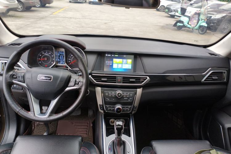 Used Zotye Domy X5 2017 Upgraded Model 1.5T CVT ZhiXian Edition Interior 2