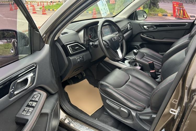Used Zotye Domy X5 2017 Upgraded Model 1.5T Manual Luxury Edition Interior 3