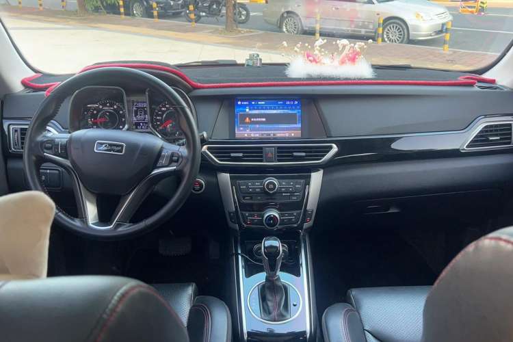 Used Zotye Domy X5 2017 Upgraded Model 1.5T CVT ZhiXian Edition Interior 3