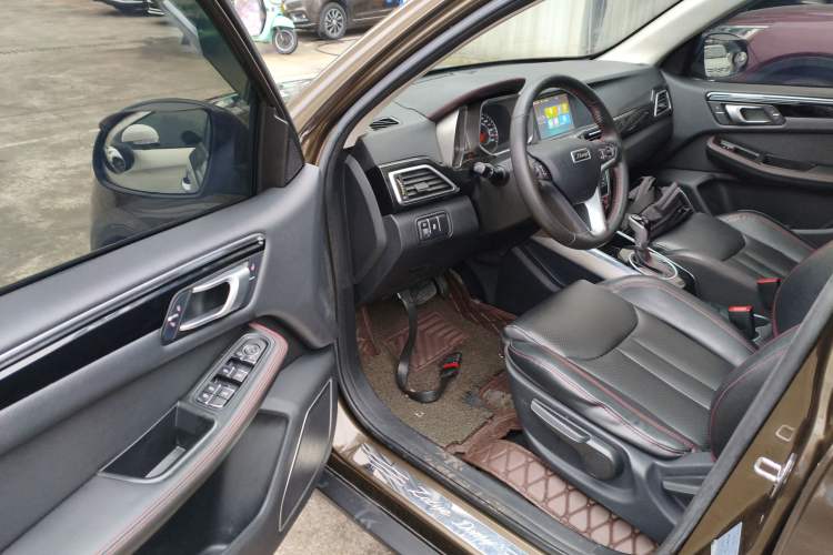 Used Zotye Domy X5 2017 Upgraded Model 1.5T CVT ZhiXian Edition Interior 3