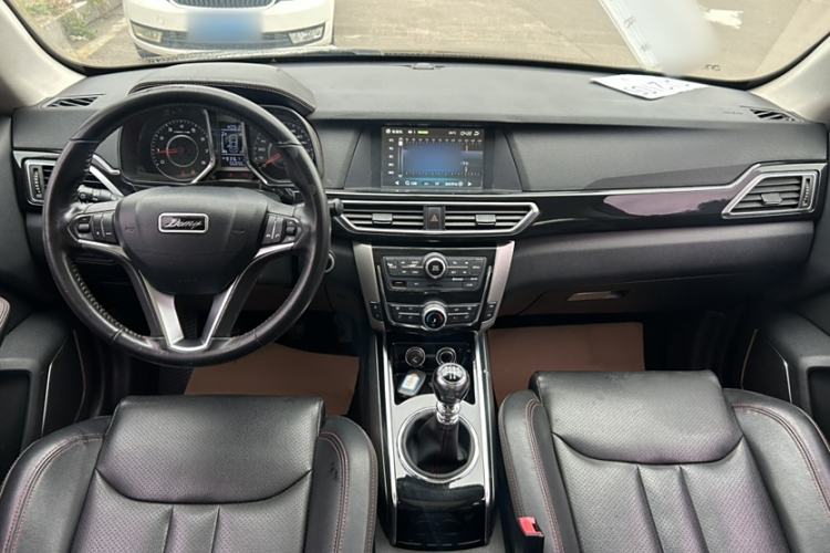 Used Zotye Domy X5 2017 Upgraded Model 1.5T Manual Luxury Edition Interior 4
