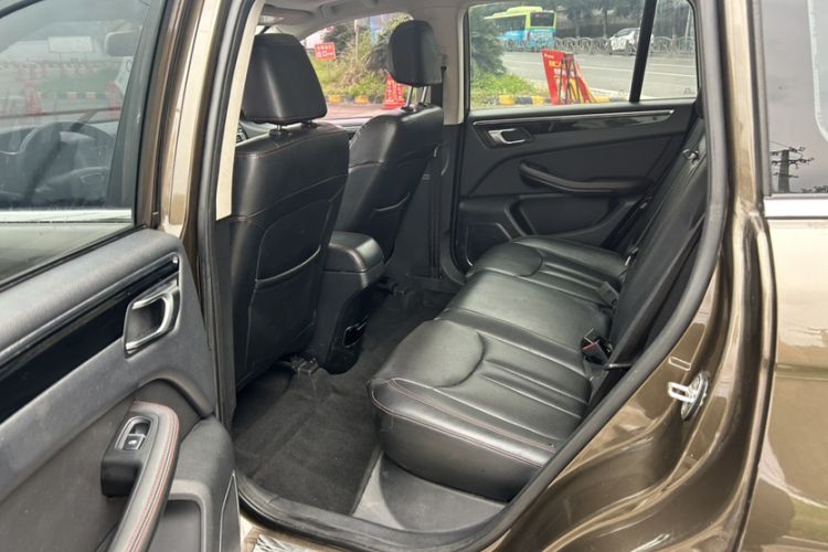 Used Zotye Domy X5 2017 Upgraded Model 1.5T Manual Luxury Edition Interior 5