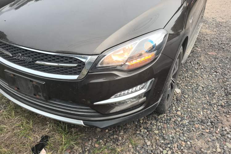 Used Zotye Domy X5 2017 Upgraded Model 1.5T Manual Luxury Edition Left Front Headlight