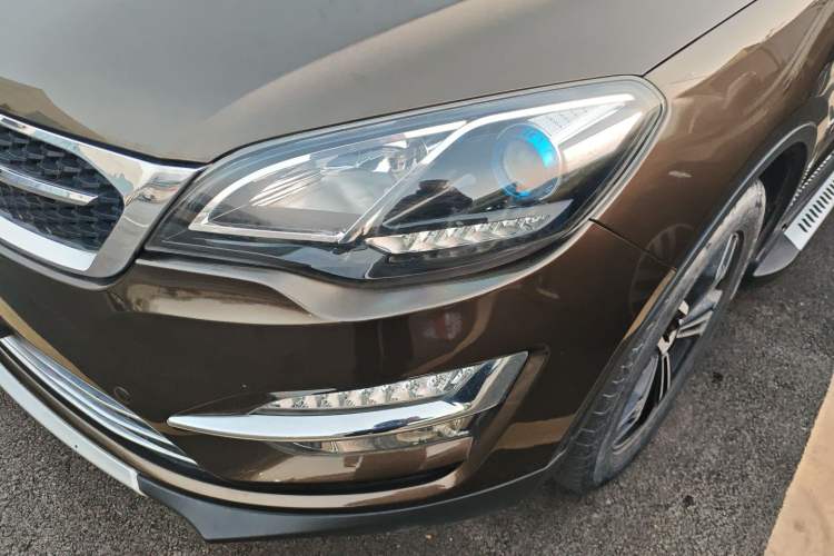 Used Zotye Domy X5 2017 Upgraded Model 1.5T Manual Luxury Edition Left Front Headlight