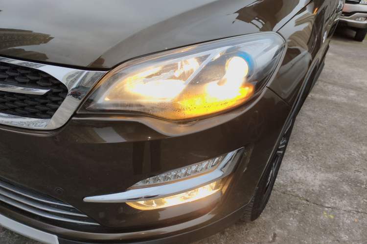 Used Zotye Domy X5 2017 Upgraded Model 1.5T CVT ZhiXian Edition Left Front Headlight