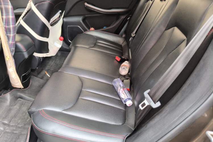 Used Zotye Domy X5 2017 Upgraded Model 1.5T CVT ZhiXian Edition Left Rear Seat