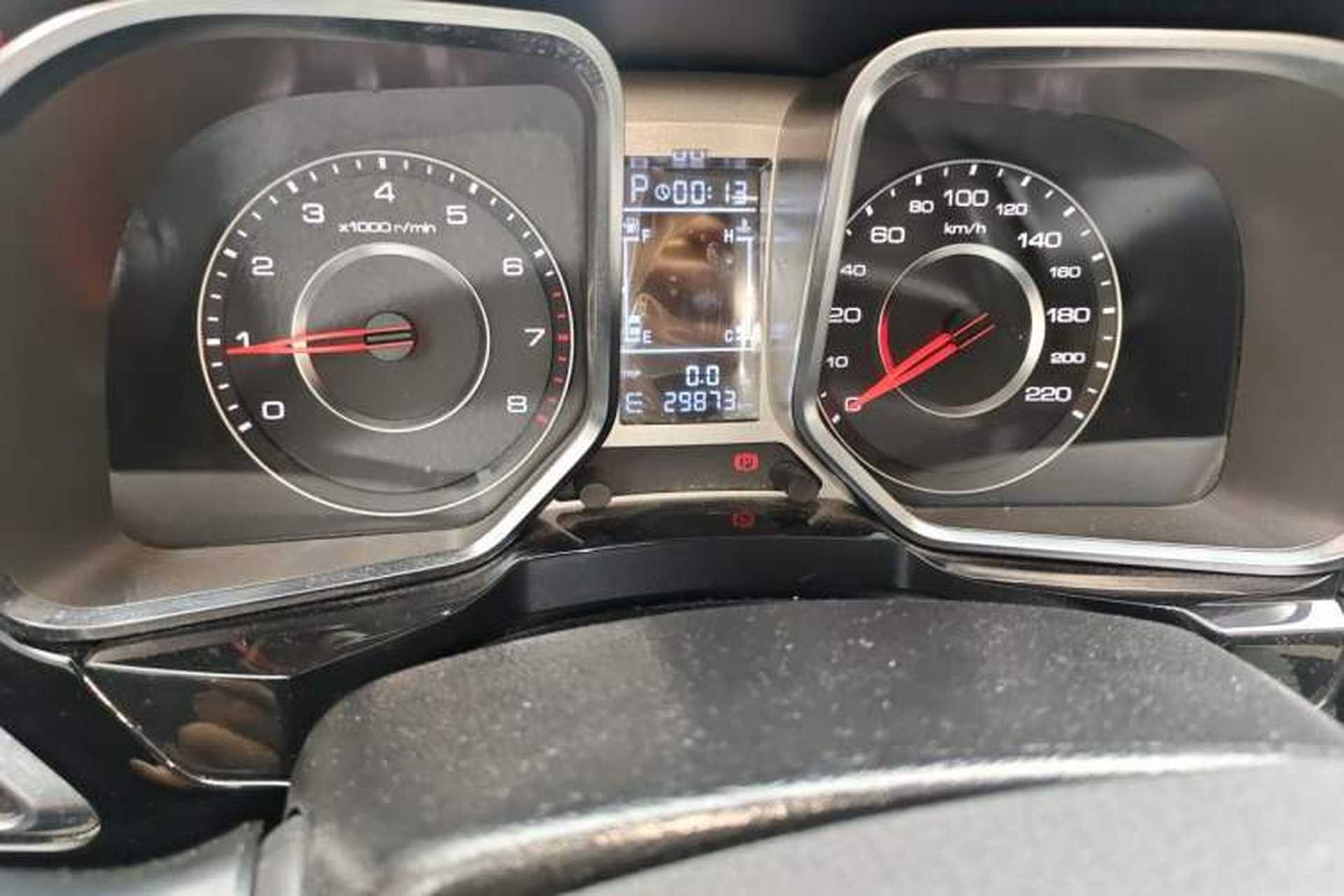 Used Zotye Domy X5 2017 Upgraded Model 1.5T CVT ZhiXian Edition Odometer Close Up