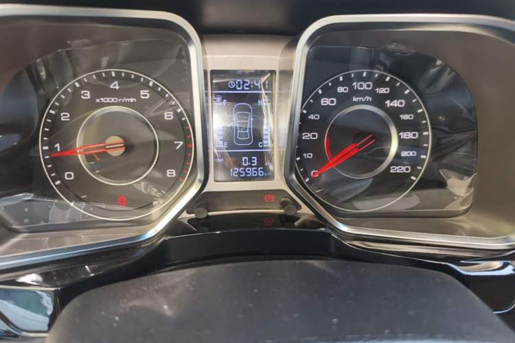 Used Zotye Domy X5 2017 Upgraded Model 1.5T Manual Luxury Version Odometer Close Up