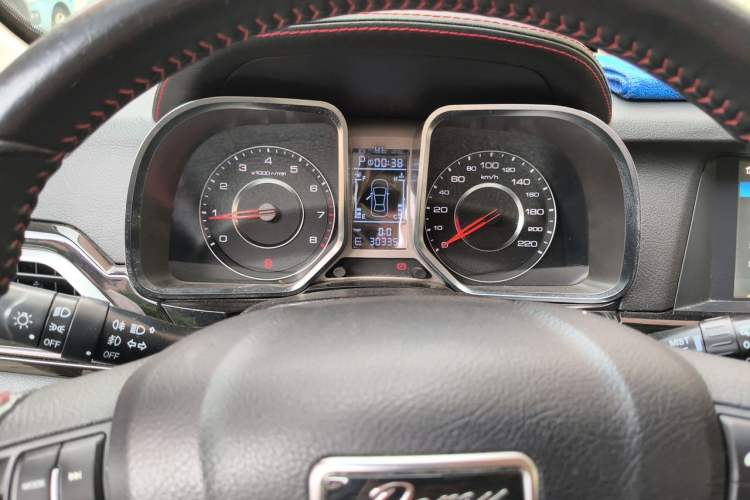 Used Zotye Domy X5 2017 Upgraded Model 1.5T CVT ZhiXian Edition Odometer Close Up