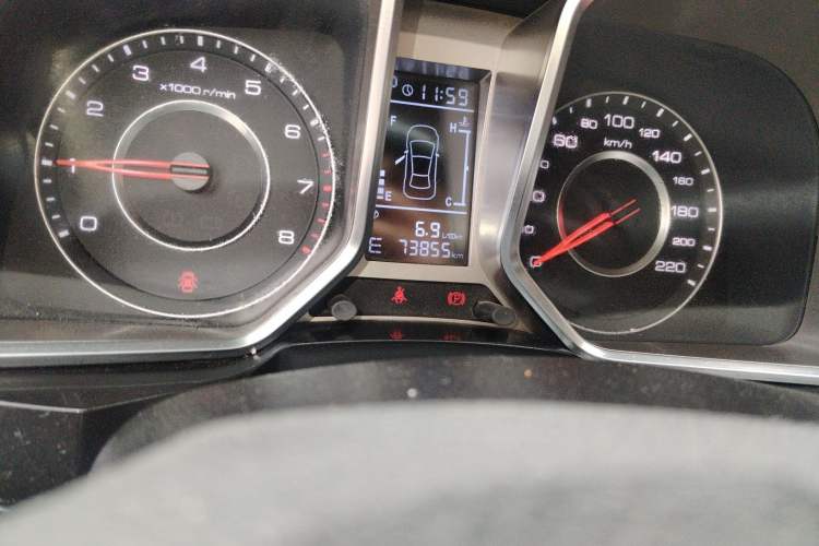 Used Zotye Domy X5 2017 Upgraded Model 1.5T CVT ZhiXian Edition Odometer Close Up