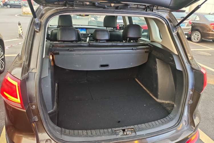 Used Zotye Domy X5 2017 Upgraded Model 1.5T Manual Luxury Edition Trunk