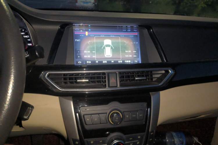 Used Zotye Domy X5 2017 Value Edition 1.6L Manual Comfort Model Audio And AC Panel