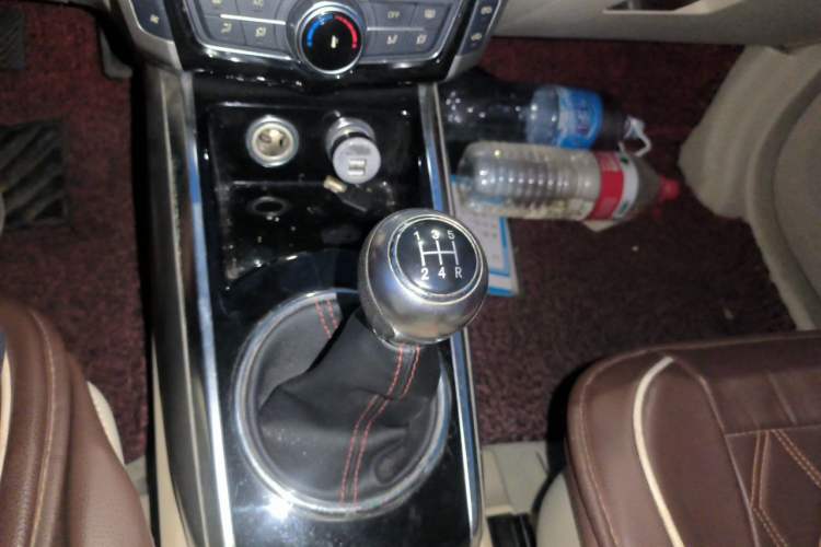 Used Zotye Domy X5 2017 Value Edition 1.6L Manual Comfort Model Gear Lever