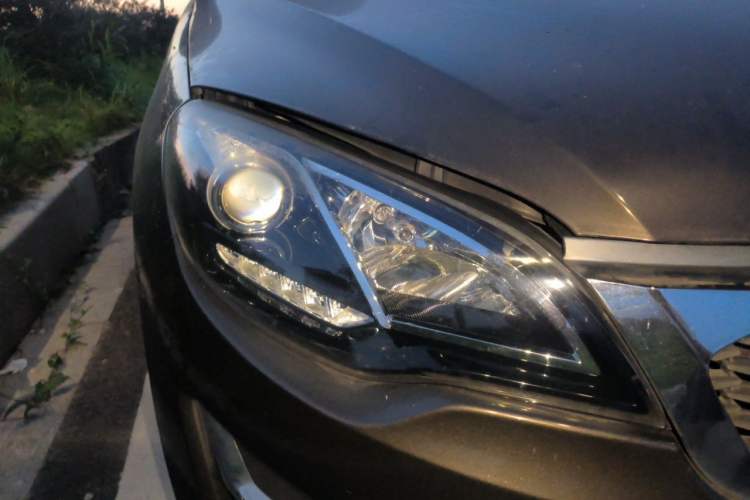 Used Zotye Domy X5 2017 Value Edition 1.6L Manual Comfort Model Right Front Headlight