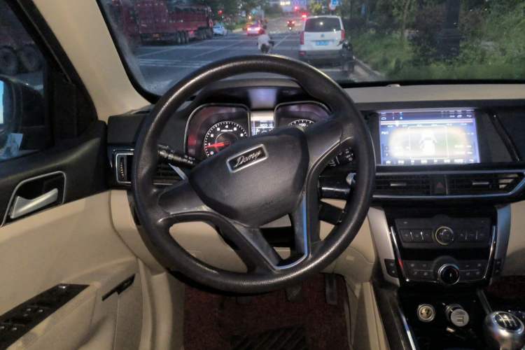Used Zotye Domy X5 2017 Value Edition 1.6L Manual Comfort Model Steering Wheel