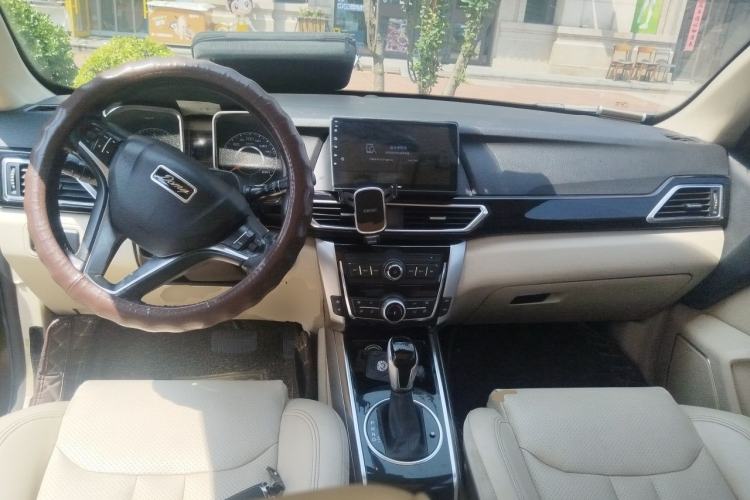 Used Zotye Domy X5 2017 Upgraded Model 1.5T CVT Landlord Edition Center Console