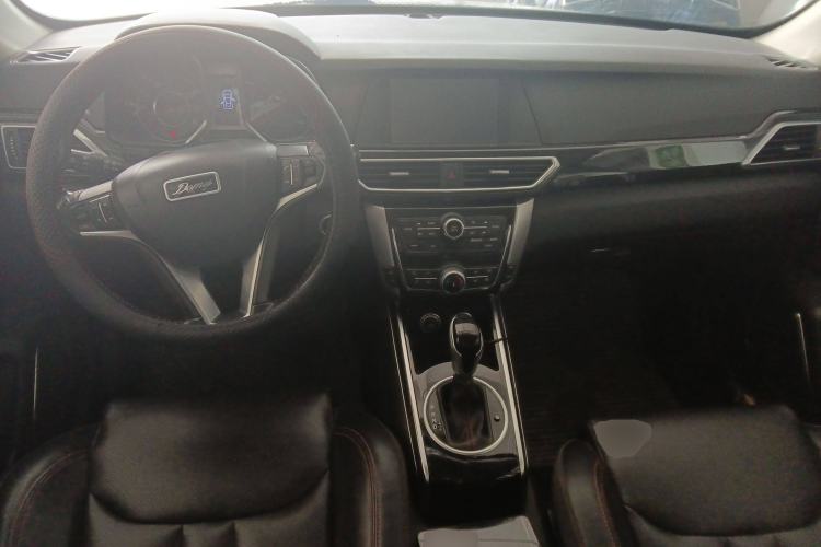 Used Zotye Domy X5 2017 Upgraded Model 1.5T CVT ZhiXian Edition Center Console