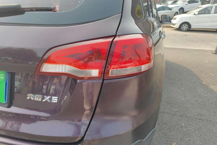 Used Zotye Domy X5 2017 Upgraded Model 1.5T CVT ZhiXian Edition Exterior 8