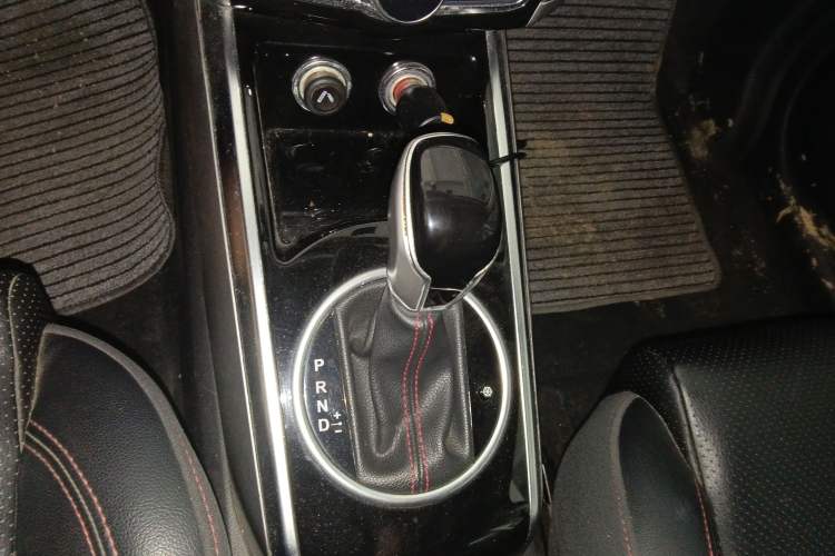Used Zotye Domy X5 2017 Upgraded Model 1.5T CVT ZhiXian Edition Gear Lever