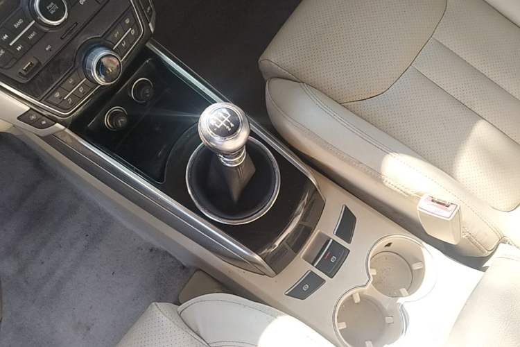 Used Zotye Domy X5 2017 Upgraded Model 1.5T Manual Luxury Version Gear Lever