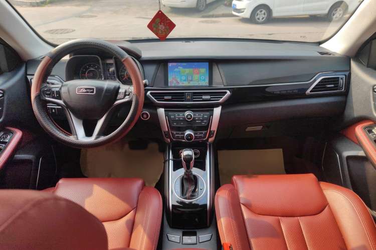 Used Zotye Domy X5 2017 Upgraded Model 1.5T CVT ZhiXian Edition Interior 4