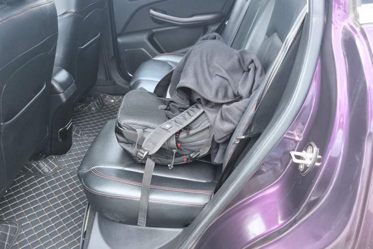 Used Zotye Domy X5 2017 Upgraded Model 1.5T CVT ZhiXian Edition Interior 4