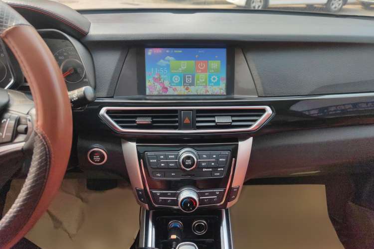 Used Zotye Domy X5 2017 Upgraded Model 1.5T CVT ZhiXian Edition Interior 5