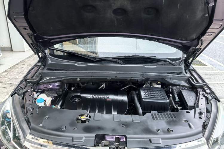 Used Zotye Domy X5 2017 Upgraded Model 1.5T CVT ZhiXian Edition Interior 5