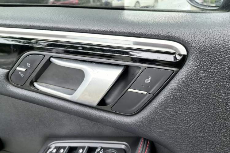 Used Zotye Domy X5 2017 Upgraded Model 1.5T CVT ZhiXian Edition Interior 6