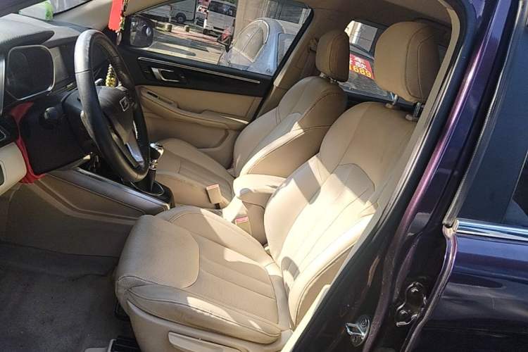 Used Zotye Domy X5 2017 Upgraded Model 1.5T Manual Luxury Version Left Front Seat