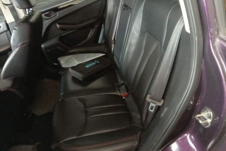 Used Zotye Domy X5 2017 Upgraded Model 1.5T CVT ZhiXian Edition Left Rear Seat