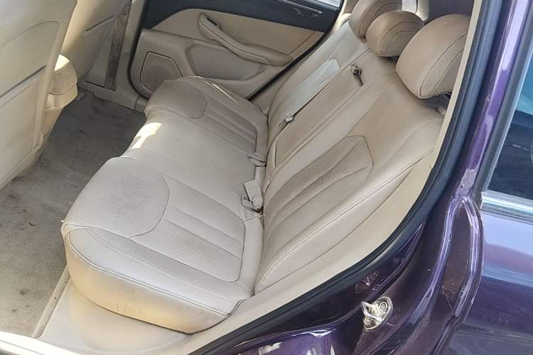 Used Zotye Domy X5 2017 Upgraded Model 1.5T Manual Luxury Version Left Rear Seat