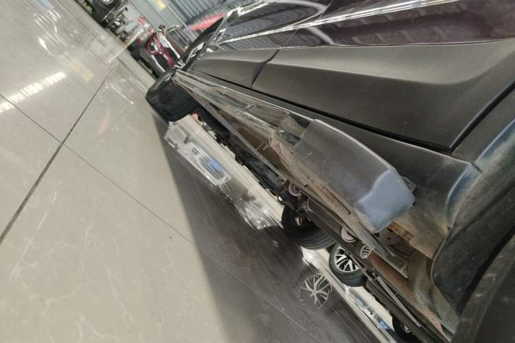 Used Zotye Domy X5 2017 Platinum Edition 1.5T Manual Luxury Model Left Side Sill