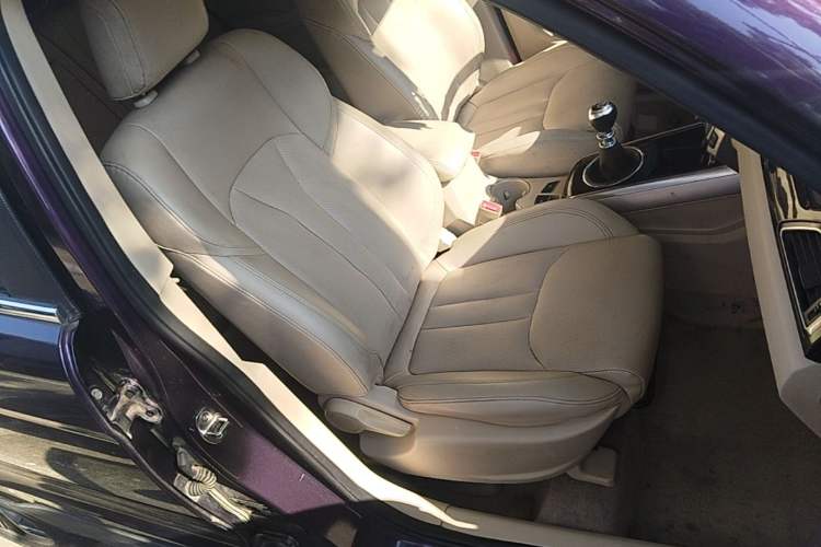 Used Zotye Domy X5 2017 Upgraded Model 1.5T Manual Luxury Version Right Front Seat