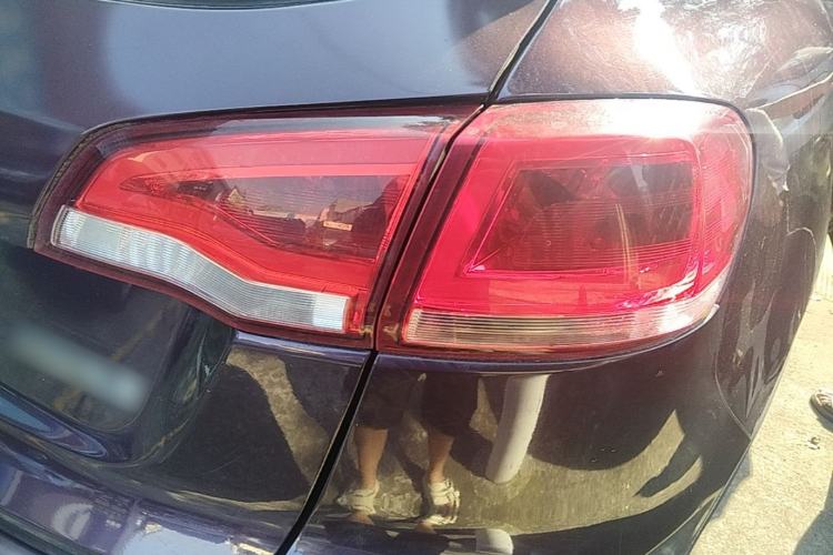 Used Zotye Domy X5 2017 Upgraded Model 1.5T Manual Luxury Version Right Rear Taillight
