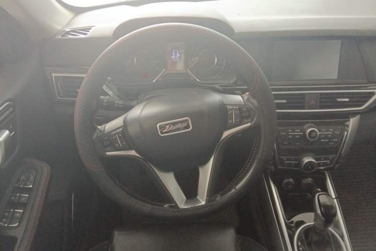 Used Zotye Domy X5 2017 Upgraded Model 1.5T CVT ZhiXian Edition Steering Wheel