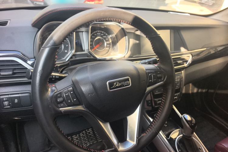 Used Zotye Domy X5 2017 Upgraded Model 1.5T CVT ZhiXian Edition Interior 2