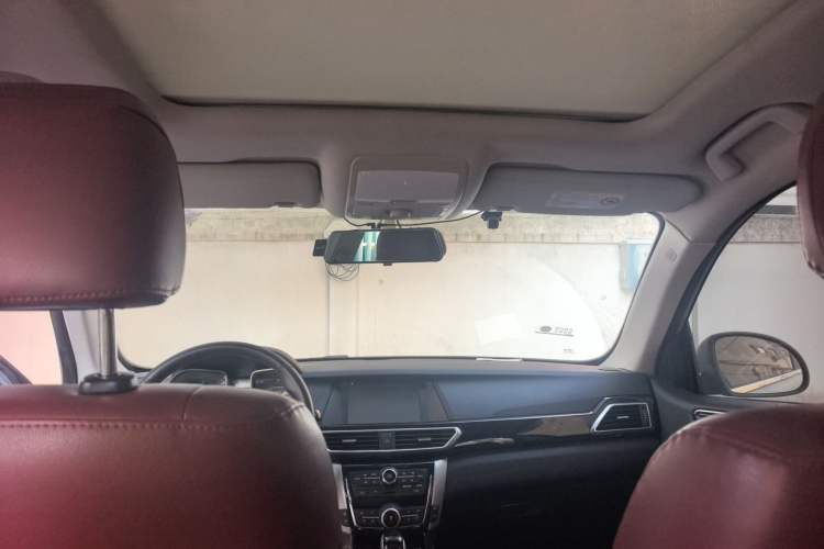Used Zotye Domy X5 2017 Upgraded Model 1.5T CVT ZhiXian Edition Interior 5