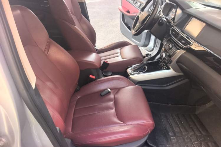 Used Zotye Domy X5 2017 Upgraded Model 1.5T CVT ZhiXian Edition Interior 7