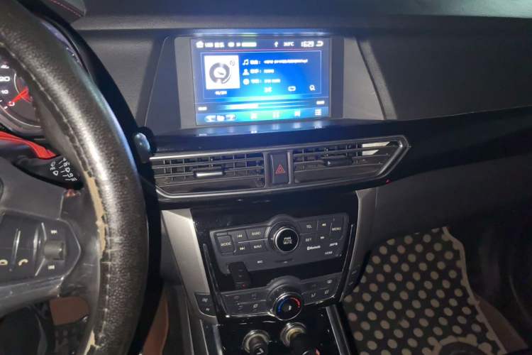 Used Zotye Domy X5 2017 Upgraded Model 1.5T Manual Luxury Edition Audio And AC Panel