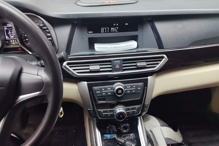 Used Zotye Domy X5 2017 Value Edition 1.6L Manual Fashion Model Audio And AC Panel