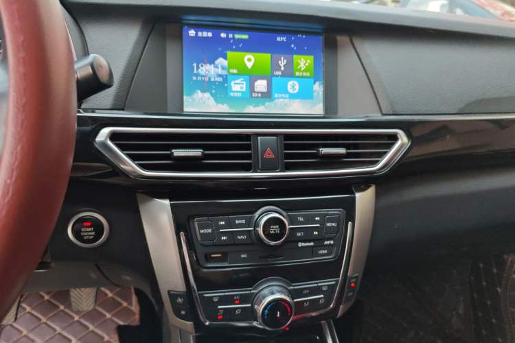Used Zotye Domy X5 2017 Platinum Edition 1.5T Manual Luxury Model Audio And AC Panel