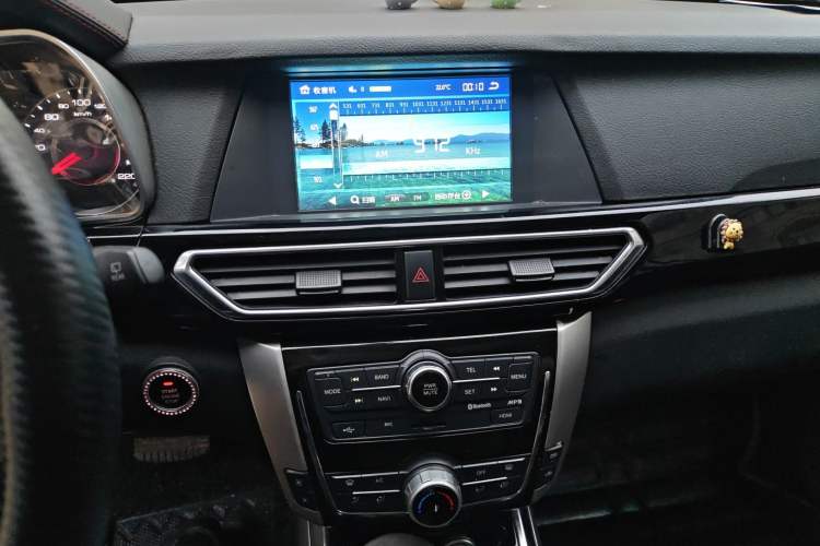 Used Zotye Domy X5 2017 Upgraded Model 1.5T CVT Governor Edition Audio And AC Panel