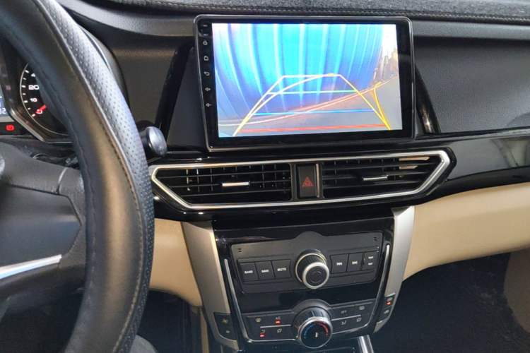 Used Zotye Domy X5 2017 Value Edition 1.6L Manual Comfort Model Audio And AC Panel