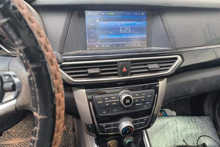 Used Zotye Domy X5 2017 Upgraded Model 1.5T Manual Luxury Edition Audio And AC Panel